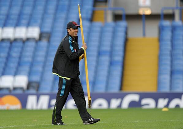 FUSSBALL CHAMPIONS LEAGUE SAISON 2011 2012 Gruppe 12.08.2011 FC Chelsea London - Bayer 04 Leverkusen Abschlusstraining im Stadion Stamford Bridge Trainer Robin Dutt (Bayer 04 Leverkusen) 