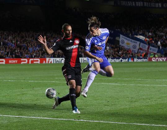 Chelseas Fernando Torres tries to backheel the ball UEFA Champions League Group E, Chelsea FC London - Bayer 04 Leverkusen EDITORIAL USE ONLY. No use with unauthorised audio, video, data, fixture lists, club league logos or live services. Online in-match use limited to 120 images, no video emulation. No use in betting, games or single club league player publications.