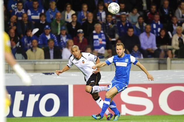 Sofiane Feghouli of Valencia (L) Thomas Buffel of KRC Genk, KRC Genk - Valencia CF xVIxJackxJacobsxIVx 360603