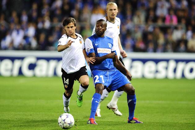 Pablo Piatti of Valencia (L) Ndabashinze Dugary of KRC Genk, KRC Genk - Valencia CF xVIxJackxJacobsxIVx 360636