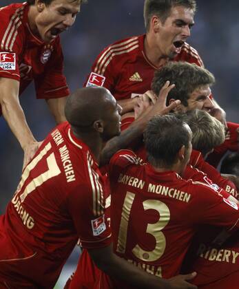 Jubel nach dem 2. Tor vlnr Holger Badstuber + Jerome Boateng + Philipp Lahm + Rafinha + Torschütze Thomas Müller