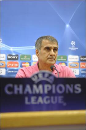 Senol Gunes - Coach Trabzonspor - Trabzonspor vs. OSC Lille Metropole - Champions League - 26.09.2011 - Pressconference xJBAutissierx 