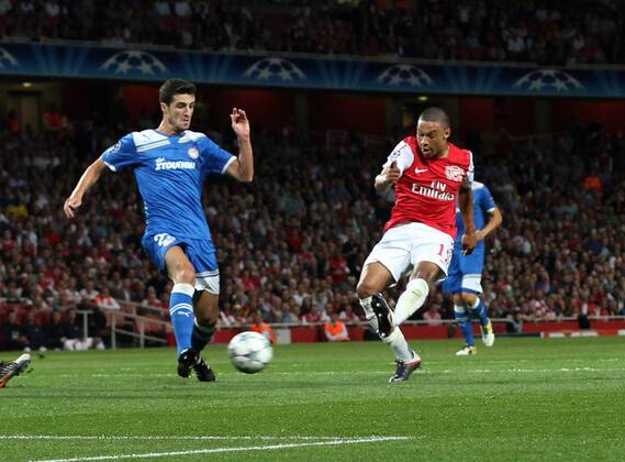 Arsenals Alex Oxlade-Chamberlain scoring his sides opening goal UEFA Champions League Group F, Arsenal FC London --- Olympiakos Piräus EDITORIAL USE ONLY. No use with unauthorised audio, video, data, fixture lists, club league logos or live services. Online in-match use limited to 120 images, no video emulation. No use in betting, games or single club league player publications.
