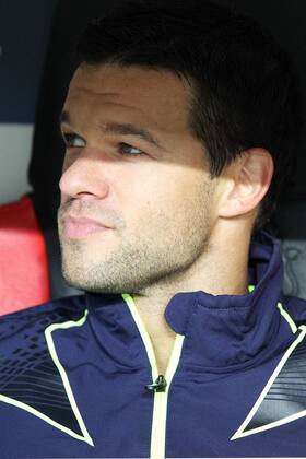 Fußball Champions League Bayer Leverkusen - KRC Genk am 28.09.2011 in der BayArena in Leverkusen Michael Ballack ( Leverkusen )