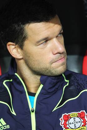 Fußball Champions League Bayer Leverkusen - KRC Genk am 28.09.2011 in der BayArena in Leverkusen Michael Ballack ( Leverkusen )
