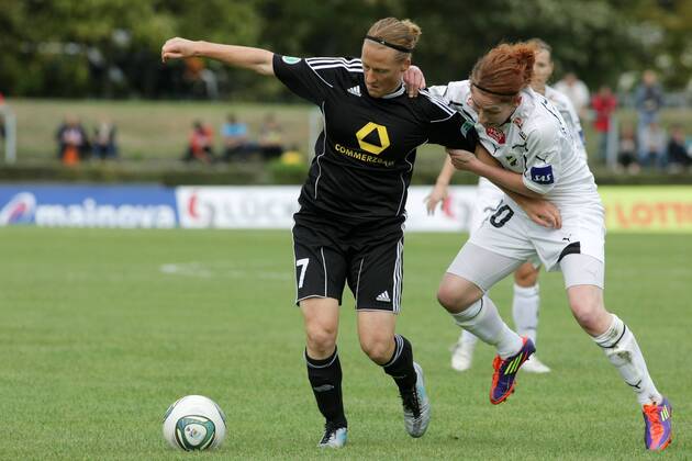 05.10.2011, Frauenfußball, Rückspiel der UEFA Women s Champions League 1. FFC Frankfurt gegen Stabaek Fotball (Norwegen). Melanie Behringer (1. FFC Frankfurt, L), Lise Klaveness.