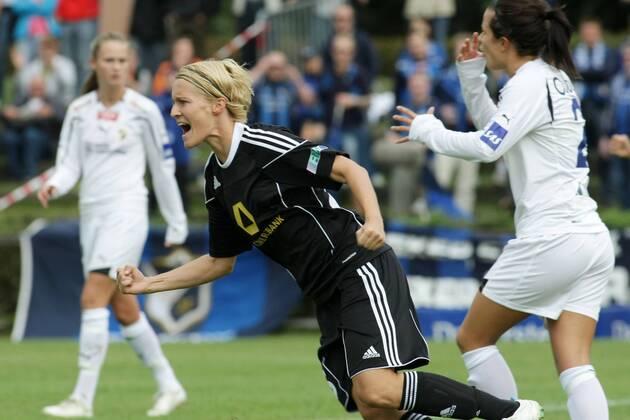 05.10.2011, Frauenfußball, Rückspiel der UEFA Women s Champions League 1. FFC Frankfurt gegen Stabaek Fotball (Norwegen). Saskia Bartusiak (1. FFC Frankfurt) jubel t nach ihrem Tor zum 1:0.