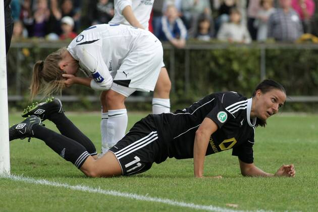 05.10.2011, Frauenfußball, Rückspiel der UEFA Women s Champions League 1. FFC Frankfurt gegen Stabaek Fotball (Norwegen). Jubel nach 3:0 durch Jessica Landström (1. FFC Frankfurt, vorne).