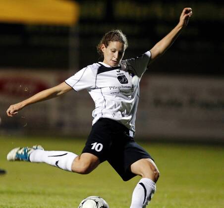 FUSSBALL - UEFA CL Damen, Neulengbach vs Almaty NEULENGBACH,AUSTRIA,05.OKT.11 - FUSSBALL, FRAUENFUSSBALL - UEFA Champions League, NOE SV Neulengbach vs CSHVSM Kairat Almaty. Bild zeigt Nina Burger (Neulengbach).