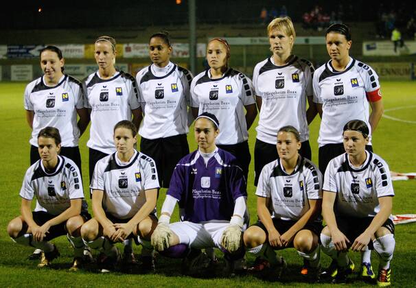 FUSSBALL - UEFA CL Damen, Neulengbach vs Almaty NEULENGBACH,AUSTRIA,05.OKT.11 - FUSSBALL, FRAUENFUSSBALL - UEFA Champions League, NOE SV Neulengbach. Bild zeigt die Mannschaft von Neulengbach mit Natascha Celouch, Daniela Tasch, Giovana Perpetuo Dos Santos Floriano, Monica Hickmann Alves, Maria Gstöttner und Kathrin Entner (hinten); Alexandra Biroova, Nina Burger, Manuela Zinsberger, Romina Bell und Ines Ruiss (vorne Neulengbach). Keywords: Mannschaftsfoto.