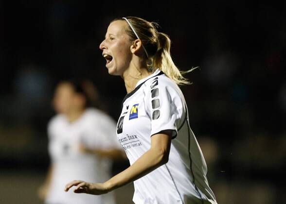 FUSSBALL - UEFA CL Damen, Neulengbach vs Almaty NEULENGBACH,AUSTRIA,05.OKT.11 - FUSSBALL, FRAUENFUSSBALL - UEFA Champions League, NOE SV Neulengbach vs CSHVSM Kairat Almaty. Bild zeigt den Jubel von Daniela Tasch (Neulengbach).