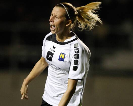 FUSSBALL - UEFA CL Damen, Neulengbach vs Almaty NEULENGBACH,AUSTRIA,05.OKT.11 - FUSSBALL, FRAUENFUSSBALL - UEFA Champions League, NOE SV Neulengbach vs CSHVSM Kairat Almaty. Bild zeigt den Jubel von Daniela Tasch (Neulengbach).