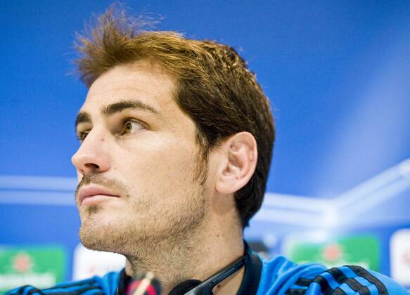 Real Madrid - Olympique Lyonnais ( Lyon ) UEFA CHAMPIONS LEAGUE 2011-2012 Group D - matchday 3 Iker Casillas, goalkeeper and captain, of Real Madrid C.F., speaking to the press in Valdebebas before the match 
