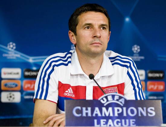 Real Madrid - Olympique Lyonnais ( Lyon ) UEFA CHAMPIONS LEAGUE 2011-2012 Group D - matchday 3 Remi Garde, coach of Olympique Lyonnais, speaking to the press at Estadio Santiagio Bernabeu before the match 