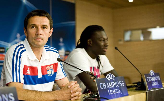Real Madrid - Olympique Lyonnais ( Lyon ) UEFA CHAMPIONS LEAGUE 2011-2012 Group D - matchday 3 Remi Garde and Bafetimbi Gomis, coach and forward of Olympique Lyonnais, speaking to the press at Estadio Santiagio Bernabeu before the match 