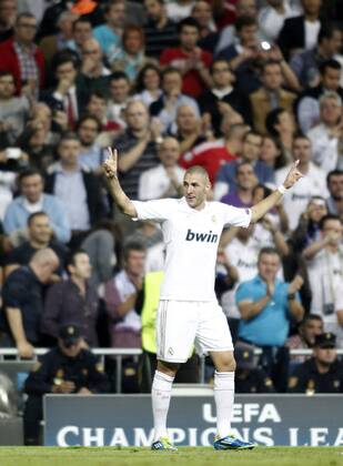 Real Madrid s Karim Benzema celebrates during UEFA Champions League match. October 18, 2011.  (201110186618)