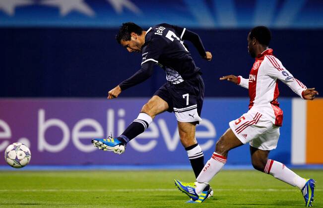 FUSSBALL - CL, Zagreb vs Ajax ZAGREB, KROATIEN, 18.OKT.11 - UEFA Champions League, Gruppenphase, Dinamo Zagreb vs AFC Ajax Amsterdam. Bild zeigt Jerko Leko (Zagreb) und Vurnon Anita (Ajax). 