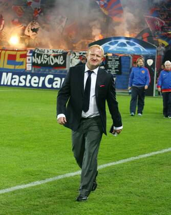 18.10.2011 Fussball Herren UEFA Champions League Saison 2011 2012 Stadion St.Jakob. FC Basel - Benfica Lissabon.0:2 Bild zeigt Coach Heiko Vogel ( FC Basel) Aktion Einzelbild Freisteller