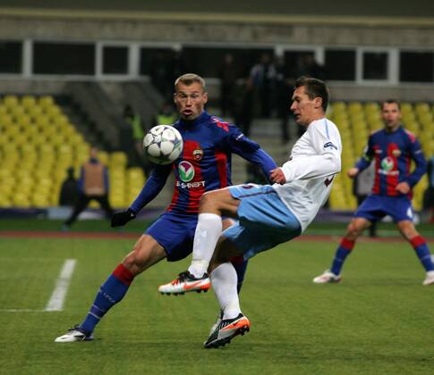 Moscow. 18 oct. 2011. CHAMPIONS LEAGUE 2011-2012. CSKA Moscow - TRABZONSPOR: 24. BEREZUTSKII Vasili (CSKA) vs 5.Marek Cech (Trabzonspor AS).