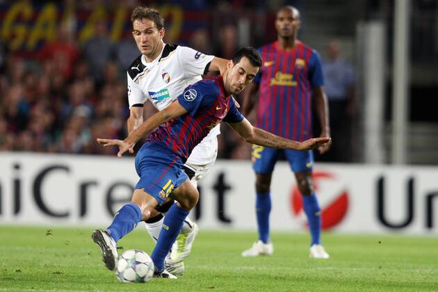 FC Barcelona - FC Viktoria Plzen, Barcelona s Sergio Busquets and Viktoria Plzen David Bystron fight for the during the Champions group H match xTatixQuinonesx  ActionPlus20198877 Content restricted for UK based newspaper