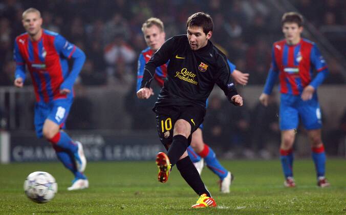 FUSSBALL - CL, Pilsen vs Barcelona PRAG,TSCHECHIEN,01.NOV.11 - FUSSBALL - UEFA Champions League, Gruppenphase, FC Viktoria Pilsen vs FC Barcelona. Bild zeigt Lionel Messi (Barcelona). 