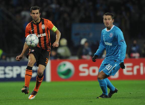 Shakhtar s Darijo Srna (L) handles the ball under pressure from Zenit s Viktor Faizullin, Zenit St Petersburg - Shakhtar Donetsk  Premiumd 111720