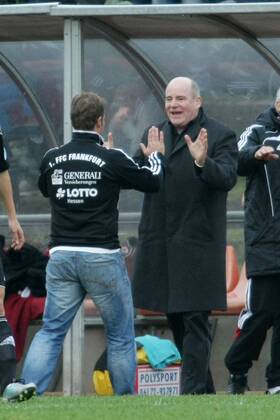 02.11.2011, Frauenfußball, UEFA Women s Champions League, Achtelfinale, Hinspiel: 1. FFC Frankfurt - Paris Saint-Germain. Jubel Frankfurt nach Spielschluss: Manager Siegfried Dietrich (1. FFC Frankfurt, R), Cheftrainer Sven Kahlert (1. FFC Frankfurt).
