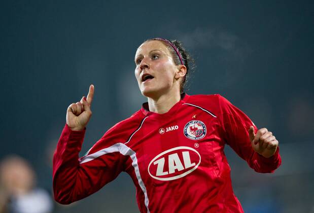Jubel nach dem Tor zum 3-0: Torschützin Anja MITTAG (POT) Fussball UEFA Frauen Championsleague Saison 2011 2012, Gruppenspiel: 1.FFC Turbine Potsdam - Glasgow City LFC in Potsdam, Deutschland am 02.11.2011,