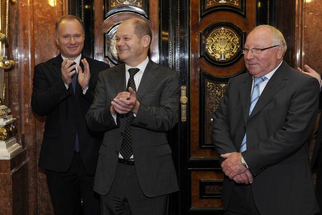 Michael Neumann Sportsenator, Olaf Scholz Erster Bürgermeister, Uwe Seeler, - 25. UWE SEELER PREIS - Hamburg 02. 11. 2011