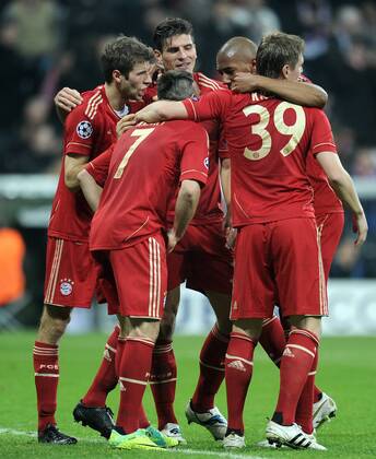FUSSBALL CHAMPIONS LEAGUE SAISON 2011 2012 02.11.2011 FC Bayern München - SSC Neapel JUBEL nach dem Tor Franck Ribery , Thomas Müller , Toni Kroos, Mario Gomez (FC Bayern München) (v. li., FC Bayern München) 