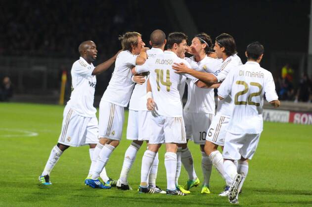 Mesut Özil (3.R) and Sami Khedira (2.R) - Olympique Lyon vs. Real Madrid - Champions League - 02.11.2011 - 