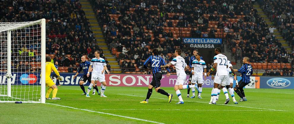 Milano 02 11 2011 - Champions League - Inter Mailand vs. OSC Lille (LOSC) - gol Samuel 