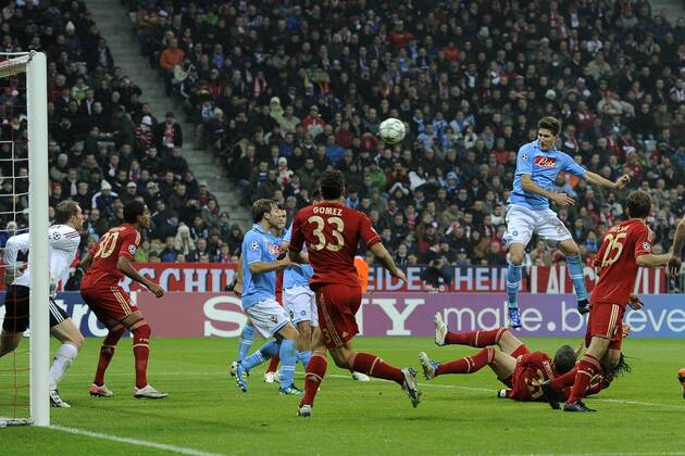 München 02 11 2011 - Champions League - FC Bayern München vs. SSC Neapel - Tor durch Federico Fernandez 