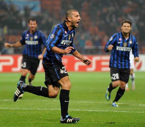 Walter Samuel Inter celebrates scoring 2 11 2011 - Champions League 2011 2012 - Inter Mailand vs. OSC Lille (LOSC) - allexsabba