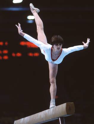 Nadia Comaneci - Romania on the beam. Moscow Olympics 1980  o0 Aufnahmedatum geschätzt Olympia OS Sommer Olympische Sommerspiele Spiele