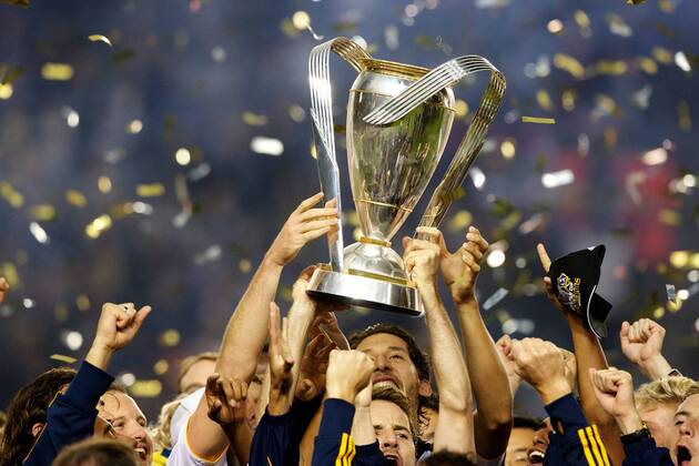 Nov. 20, 2011 - Carson, California, United States of America - The Los Angeles Galaxy celebrate their 2011 Major League Soccer championship. During the 2011 Major League Soccer Championship match between the Houston Dynamo and the Los Angeles Galaxy at the Home Depot Center in Carson, California. MLS Fussball Herren USA CUP 2011 - Nov 20 - Dynamo at Galaxy - ZUMAq56 o0 Meisterfeier Sieg Pokal Trophäe Objekte Siegerehrung