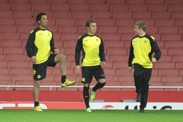 Lucas BARRIOS (BVB - Borussia Dortmund 18), Mario GOETZE (BVB - Borussia Dortmund 11), KUBA - Jakub BLASZCZYKOWKSI (BVB - Borussia Dortmund 16) beim aufwärmen Training am Vortag des Spiels Champions League, Herren, Männer, Saison 2011-2012, Spiel 5, Gruppenphase, 22.11.2011, Arsenal London - Borussia Dortmund