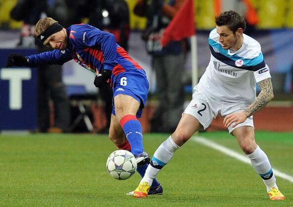 MOSCOW, RUSSIA. NOVEMBER 22, 2011. CSKA Moscow s Alexei Berezutsky (L) and Lille s Mathieu Debuchy battle for the ball in their UEFA Champions League Group B Group Stage football match at Luzhniki Stadium. Lille won the game 0-2.  RE0F2B26 o00 LOSC