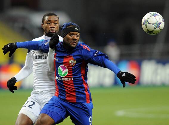 MOSCOW, RUSSIA. NOVEMBER 22, 2011. CSKA Moscow s Vagner Love (front) and Lille s Aurelien Chedjou battle for the ball in their UEFA Champions League Group B Group Stage football match at Luzhniki Stadium. Lille won the game 0-2.  RE0F2B27 o00 LOSC