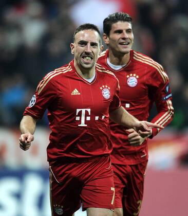 FUSSBALL CHAMPIONS LEAGUE SAISON 2011 2012 22.11.2011 FC Bayern Muenchen - FC Villarreal Jubel nach dem Tor zum 1:0 Franck Ribery, Mario Gomez (v. li., FC Bayern Muenchen) 