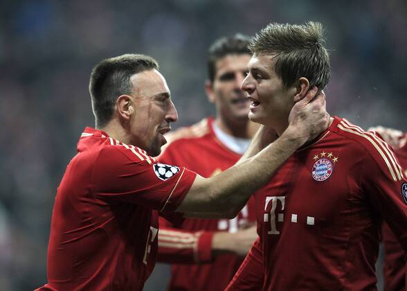 FUSSBALL CHAMPIONS LEAGUE SAISON 2011 2012 22.11.2011 FC Bayern Muenchen - FC Villarreal Jubel nach dem Tor zum 1:0 Franck Ribery, Toni Kroos (v. li., FC Bayern Muenchen) 