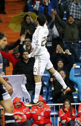 Real Madrid CF - GNK Dinamo Zagreb. Champions League. Santiago Bernabeu, Madrid 22 11 2011. Gonzalo Higuain 