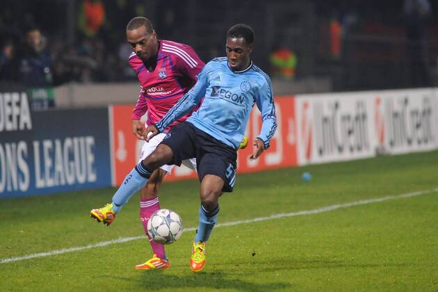 Jimmy Briand (Lyon) - Vurnon Anita (Ajax) Football: Olympique Lyon (OL) - Ajax Amsterdam. Champions League - 22.11.2011 - 