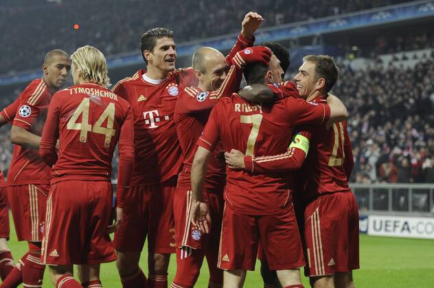 Kollektiver Bayernjubel,Jubel,Freude,Begeisterung, nach Tor zum 1-0. Fussball Champions League FC Bayern München - Villarreal CF. Vorrunde,Gruppe A, 5. Spieltag,am 22.11.2011.
