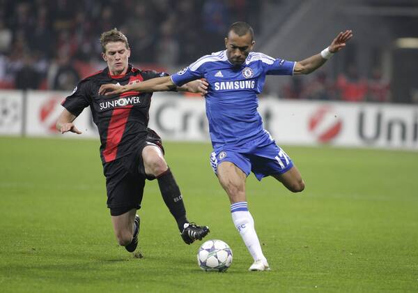 Leverkusen s Lars Bender (L) against London s Jose Bosingwa during the Championsleague match between Bayer 04 Leverkusen and Chelsea London, Bayarena in Leverkusen on November 23., 2011. Bayer 04 Leverkusen gegen Chelsea London am 5. Spieltag der Championsleague in der Saison 2011 2012 am 23. November 2011.
