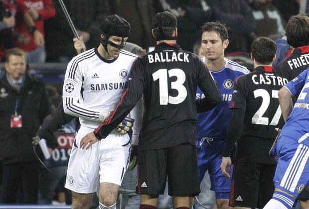 Shake Hands between Leverkusen s Michael Ballack (M), London s goalkeeper Petr Cech (L) and London s Frank Lampard during the Championsleague match between Bayer 04 Leverkusen and Chelsea London, Bayarena in Leverkusen on November 23., 2011. Bayer 04 Leverkusen gegen Chelsea London am 5. Spieltag der Championsleague in der Saison 2011 2012 am 23. November 2011.