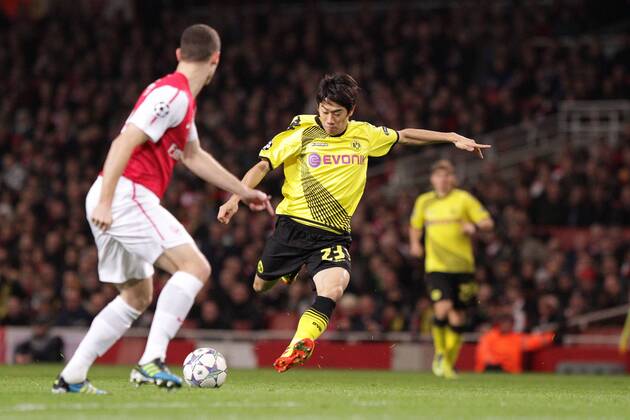Shinji KAGAWA (BVB - Borussia Dortmund 23) Schuss schiesst Champions League, Herren, Männer, Saison 2011-2012, Spiel 5, Gruppenphase, 23.11.2011, Arsenal London - Borussia Dortmund