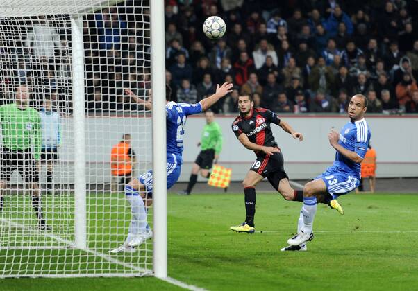 23-11-2011, Fussball, Saison 2011-2012, UEFA Champions League, Vorrunde, 5. Spieltag, BAYER 04 LEVERKUSEN - FC CHELSEA Eren Derdiyok (Bayer 04 Leverkusen) erzielt mit diesem Kopfball das Tor zum 1-1