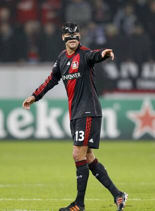 Deutschland, Herren Fussball, UEFA Champions League, Saison 2011 2012, Bayer 04 Leverkusen vs. FC Chelsea, Bayarena Leverkusen, Michael Ballack o0 Maske Gesichtsmaske Schutzmaske Gesichtsschutz Verletzung