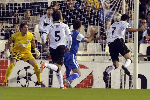 Jonas of Valencia and Laszlo Koteles of KRC Genk Football: Valencia CF - KRC Genk (RC) - Champions League - 23.11.2011 - xPhotoNewsx 